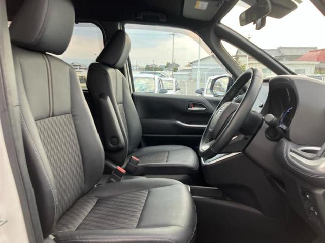 ノア ハイブリッドＳ－Ｚ　新品タイヤ／ディスプレイオーディオ＋ナビ１０．５インチ／フリップダウンモニター　純正　１４インチ／トヨタセーフティセンス／両側電動スライドドア／シートヒーター　前席　衝突被害軽減システム　バックカメラ（4枚目）