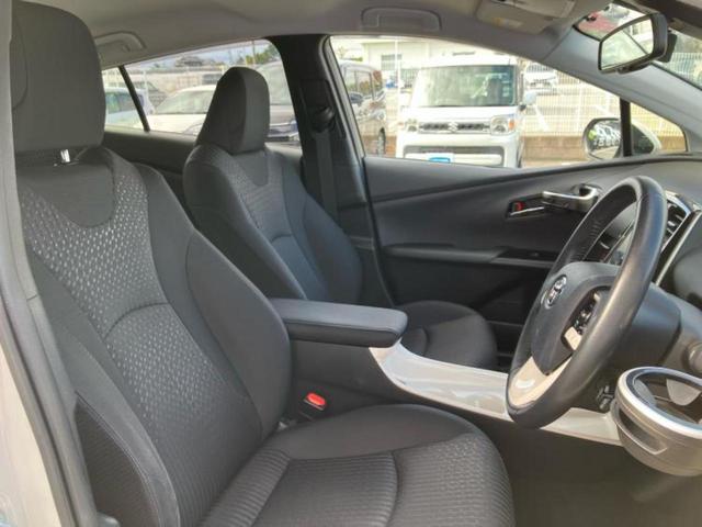 プリウス Ａ　純正　９インチ　ＳＤナビ／衝突安全装置／車線逸脱防止支援システム／ヘッドランプ　ＬＥＤ／ＥＴＣ／ＥＢＤ付ＡＢＳ／横滑り防止装置／アイドリングストップ／バックモニター／フルセグＴＶ　衝突被害軽減システム（4枚目）