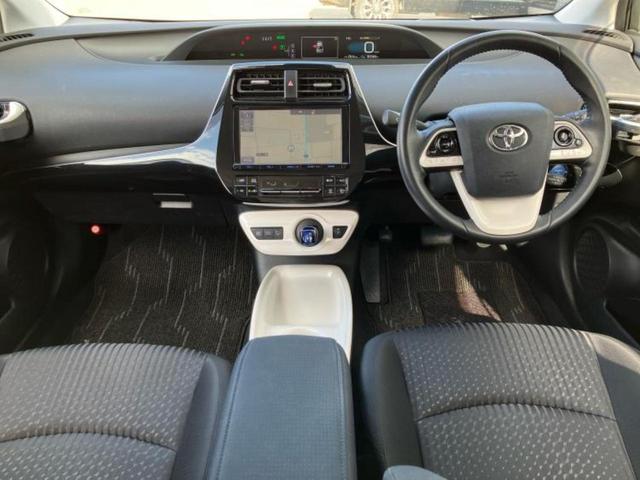 プリウス Ａ　純正　９インチ　ＳＤナビ／衝突安全装置／車線逸脱防止支援システム／ヘッドランプ　ＬＥＤ／ＥＴＣ／ＥＢＤ付ＡＢＳ／横滑り防止装置／アイドリングストップ／バックモニター／フルセグＴＶ　衝突被害軽減システム（9枚目）