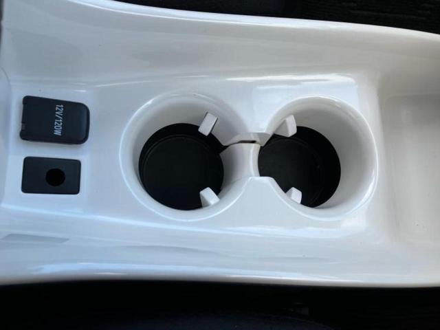 プリウス Ａ　純正　９インチ　ＳＤナビ／衝突安全装置／車線逸脱防止支援システム／ヘッドランプ　ＬＥＤ／ＥＴＣ／ＥＢＤ付ＡＢＳ／横滑り防止装置／アイドリングストップ／バックモニター／フルセグＴＶ　衝突被害軽減システム（16枚目）