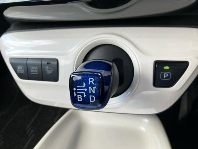 プリウス Ａ　純正　９インチ　ＳＤナビ／衝突安全装置／車線逸脱防止支援システム／ヘッドランプ　ＬＥＤ／ＥＴＣ／ＥＢＤ付ＡＢＳ／横滑り防止装置／アイドリングストップ／バックモニター／フルセグＴＶ　衝突被害軽減システム（17枚目）