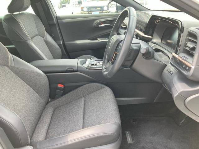 クラウンクロスオーバー ４ＷＤ　Ｇアドバンスド　純正　１２．３インチ　メモリーナビ／トヨタセーフティセンス／全方位モニター／車線逸脱防止支援システム／シート　ハーフレザー／ヘッドランプ　ＬＥＤ／Ｂｌｕｅｔｏｏｔｈ接続／ＥＴＣ２．０　全周囲カメラ（4枚目）