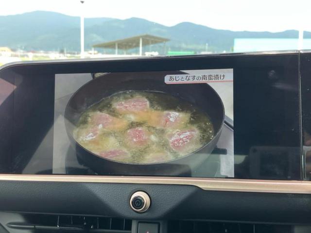 クラウンクロスオーバー ４ＷＤ　Ｇアドバンスド　純正　１２．３インチ　メモリーナビ／トヨタセーフティセンス／全方位モニター／車線逸脱防止支援システム／シート　ハーフレザー／ヘッドランプ　ＬＥＤ／Ｂｌｕｅｔｏｏｔｈ接続／ＥＴＣ２．０　全周囲カメラ（13枚目）