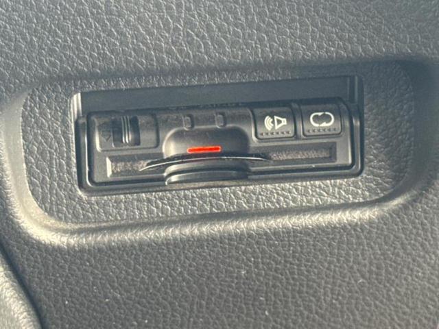 エクストレイル ４ＷＤ２０ＧＴ　純正　ＳＤナビ／シートヒーター　前席／シート　撥水加工／ヘッドランプ　ＨＩＤ／ＥＴＣ／ＥＢＤ付ＡＢＳ／バックモニター／ルーフレール／エアバッグ　運転席／エアバッグ　助手席／衝突安全ボディ　バックカメラ（26枚目）