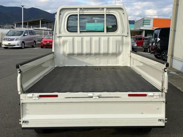 ハイゼットトラック 4WDスタンダード 新品タイヤ/ABS/エアバッグ 運転席/衝突安全ボディ/パワーステアリング/マニュアルエアコン/ユーザー買取車/アクセサリーソケット/間欠ワイパー/ヘッドライトレベライザー/三方開/ラジオ 4WD(6枚目)