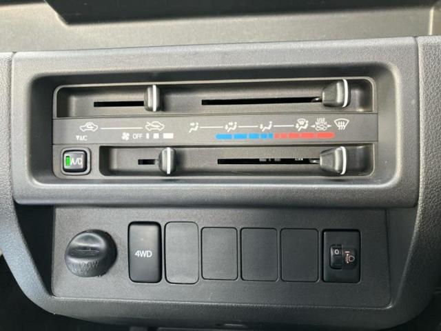 ハイゼットトラック 4WDスタンダード 新品タイヤ/ABS/エアバッグ 運転席/衝突安全ボディ/パワーステアリング/マニュアルエアコン/ユーザー買取車/アクセサリーソケット/間欠ワイパー/ヘッドライトレベライザー/三方開/ラジオ 4WD(13枚目)