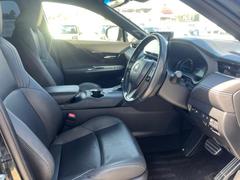 「この車の写真をもっと見たい」「状態が気になる」「この装備はついている？」どんな小さな疑問でもお気軽にお問い合わせください！ 4