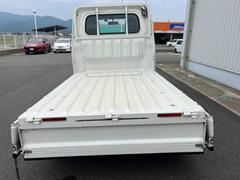 ＷＥＣＡＲＳでは各商談席に大型モニターをご用意しております！見やすい大画面でゆったりと全国の在庫をご覧いただけます！是非ご来店お待ちしております！ 7