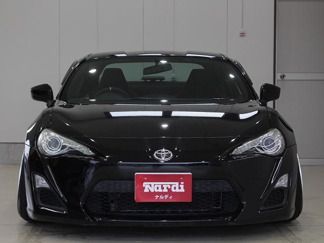 ８６ ＧＴ　ＳＳＲフォーミュラ１８インチ・ブリッツ車高調・サブウーファー・ＭＯＭＯステアリング・ヒッチメンバー・足回りノーマル有・Ｂｌｕｅｔｏｏｔｈ・電動格納ミラー・オートライト・スマートキー・盗難防止システム（2枚目）
