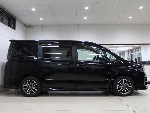 ヴォクシー ＺＳ　ＳＤナビ・ＥＴＣ・バックカメラ・Ｂｌｕｅｔｏｏｔｈ・ＬＥＤライト・オートライト・オートマチックハイビーム・片側電動スライドドア・アイドリングストップ・衝突軽減システム・スマートキー・盗難防止装置（15枚目）