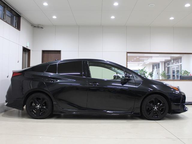 プリウス Sツーリングセレクション・ブラックエディション フルエアロ・レザー調シート・ETC・バックカメラ・Bluetooth・LEDライト・オートマチックハイビーム・シートヒーター・クルーズコントロール・衝突軽減システム・クリアランスソナー・100V電源(18枚目)