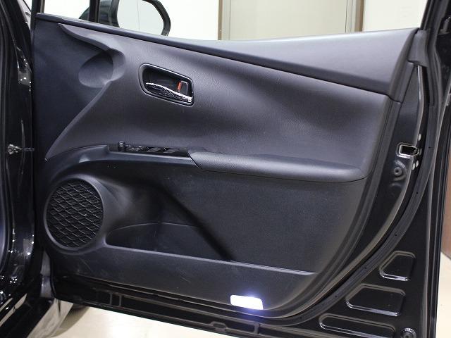 プリウス Sツーリングセレクション・ブラックエディション フルエアロ・レザー調シート・ETC・バックカメラ・Bluetooth・LEDライト・オートマチックハイビーム・シートヒーター・クルーズコントロール・衝突軽減システム・クリアランスソナー・100V電源(22枚目)