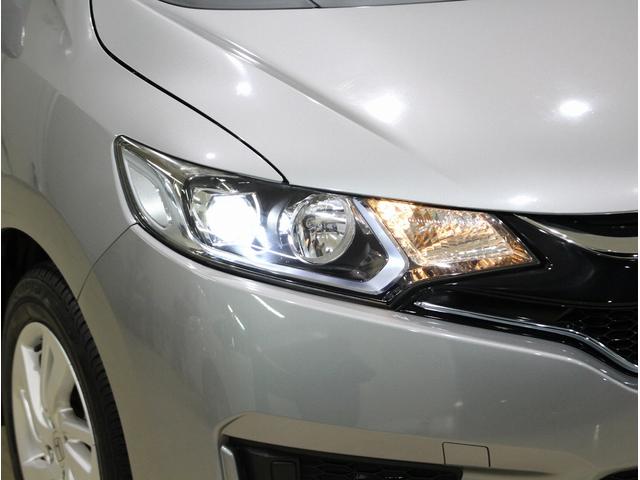 フィットハイブリッド Ｌパッケージ　純正ＨＤＤナビ・バックカメラ・ＥＴＣ・クルーズコントロール・ハーフレザーシート・本革巻きステアリング・ステアリングリモコン・ＬＥＤライト・ＡＵＴＯライト・衝突軽減システム・電動格納ミラー（7枚目）