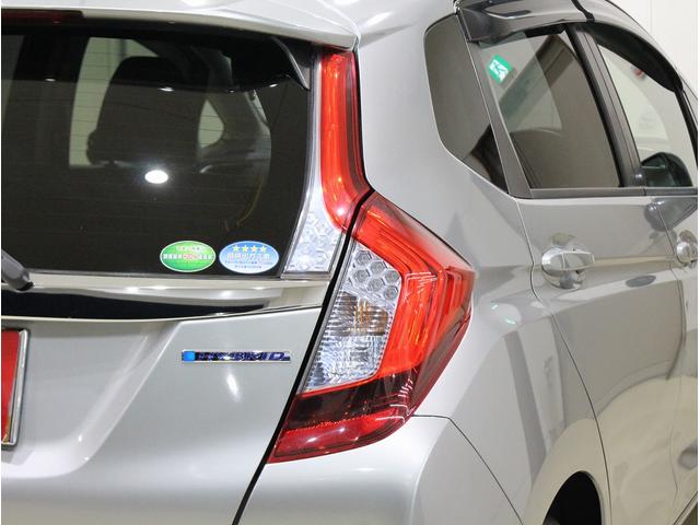 フィットハイブリッド Ｌパッケージ　純正ＨＤＤナビ・バックカメラ・ＥＴＣ・クルーズコントロール・ハーフレザーシート・本革巻きステアリング・ステアリングリモコン・ＬＥＤライト・ＡＵＴＯライト・衝突軽減システム・電動格納ミラー（17枚目）