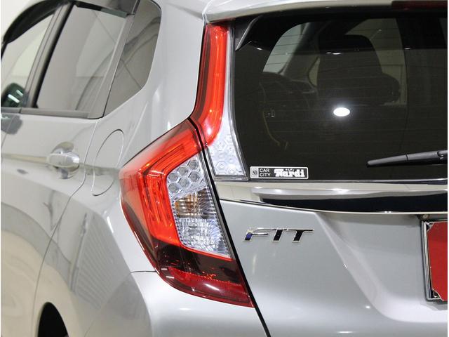 フィットハイブリッド Ｌパッケージ　純正ＨＤＤナビ・バックカメラ・ＥＴＣ・クルーズコントロール・ハーフレザーシート・本革巻きステアリング・ステアリングリモコン・ＬＥＤライト・ＡＵＴＯライト・衝突軽減システム・電動格納ミラー（18枚目）