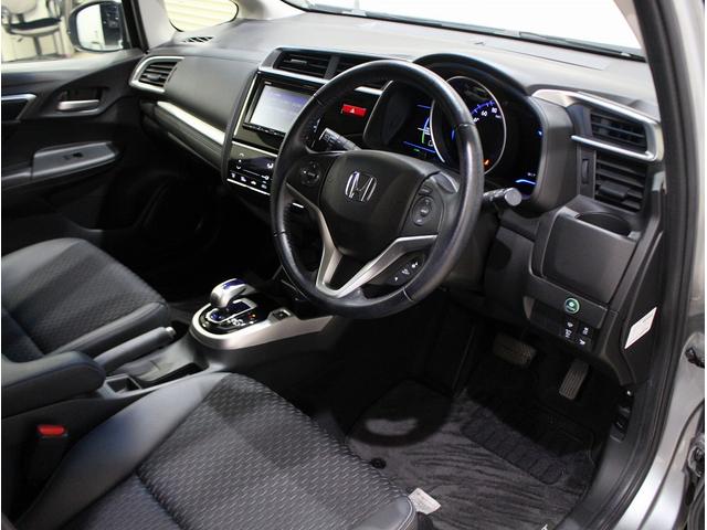 フィットハイブリッド Ｌパッケージ　純正ＨＤＤナビ・バックカメラ・ＥＴＣ・クルーズコントロール・ハーフレザーシート・本革巻きステアリング・ステアリングリモコン・ＬＥＤライト・ＡＵＴＯライト・衝突軽減システム・電動格納ミラー（21枚目）