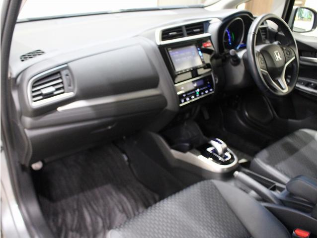 フィットハイブリッド Ｌパッケージ　純正ＨＤＤナビ・バックカメラ・ＥＴＣ・クルーズコントロール・ハーフレザーシート・本革巻きステアリング・ステアリングリモコン・ＬＥＤライト・ＡＵＴＯライト・衝突軽減システム・電動格納ミラー（28枚目）