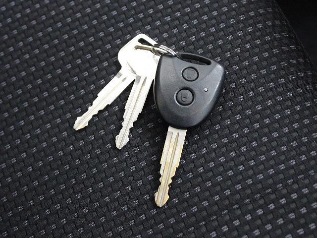 ハイゼットカーゴ ＤＸ　ハイルーフ・切替式４ＷＤ・ＥＴＣ・クリアランスソナー・キーレスキー・両側スライドドア・フルフラット・アイドリングストップ・ドライブレコーダー・パワーウィンドウ・オーバーヘッドコンソール（32枚目）