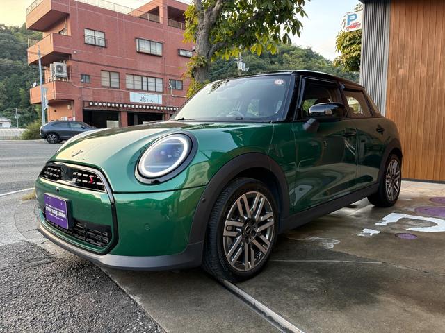 ＭＩＮＩ クーパーＳ　クラシック・トリム　ＯＰカラー・パラレルスポーク２トーンＡＷ・シートヒーター・ステアリングヒーター（11枚目）