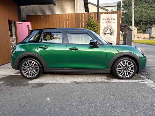 ＭＩＮＩ クーパーＳ　クラシック・トリム　ＯＰカラー・パラレルスポーク２トーンＡＷ・シートヒーター・ステアリングヒーター（13枚目）