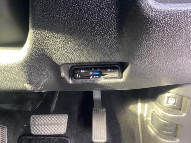 ＷＲ－Ｖ Ｚ　純正ナビ　ＥＴＣ　フロントドラレコ　ＬＥＤヘッドライトＬＥＤフォグライト　本革巻きステアリング＋セレクトレバーリヤセンターアームレスト　パーセルカバー　１７インチアルミホイル（25枚目）