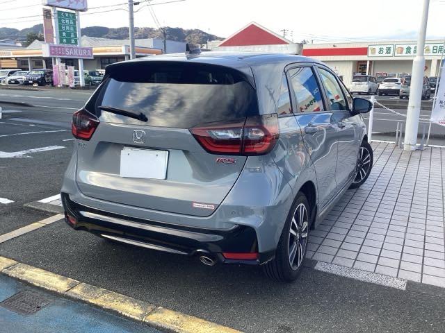 フィット ＲＳ　純正ナビ　ＥＴＣ　地デジ　ＬＥＤヘッドライト　ホンダセンシング純正１６インチアルミホイル　元デモカー（8枚目）