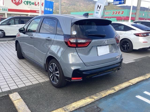 フィット ＲＳ　純正ナビ　ＥＴＣ　地デジ　ＬＥＤヘッドライト　ホンダセンシング純正１６インチアルミホイル　元デモカー（9枚目）