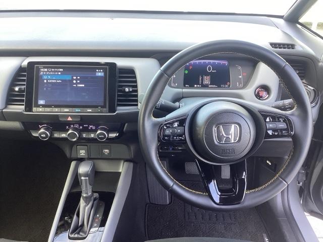 フィット ＲＳ　純正ナビ　ＥＴＣ　地デジ　ＬＥＤヘッドライト　ホンダセンシング純正１６インチアルミホイル　元デモカー（10枚目）