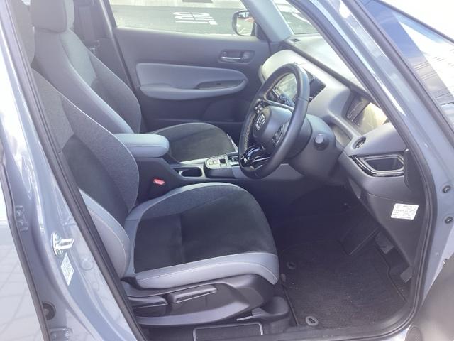 フィット ＲＳ　純正ナビ　ＥＴＣ　地デジ　ＬＥＤヘッドライト　ホンダセンシング純正１６インチアルミホイル　元デモカー（16枚目）