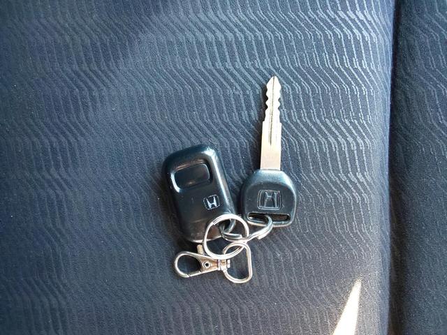 バモス G 4WD 5Fマニュアル フルタイム4WD (ナイトホークブラック・パール) ミュージックサーバー ローダウン LEDヘッドライト キーレスエントリー ETC(25枚目)