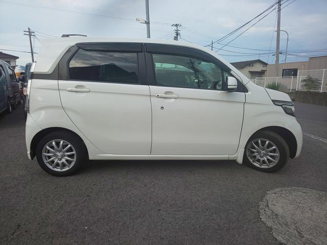 Ｎ－ＷＧＮ Ｇ・スタイリッシュパッケージ　衝突軽減ブレーキ　ＨＩＤヘッドライト　（プレミアムホワイト・パールＩＩ）　スマートキー　メモリーナビ　バックカメラ　アイドリングストップ　頸部衝撃緩和ヘッドレスト（8枚目）