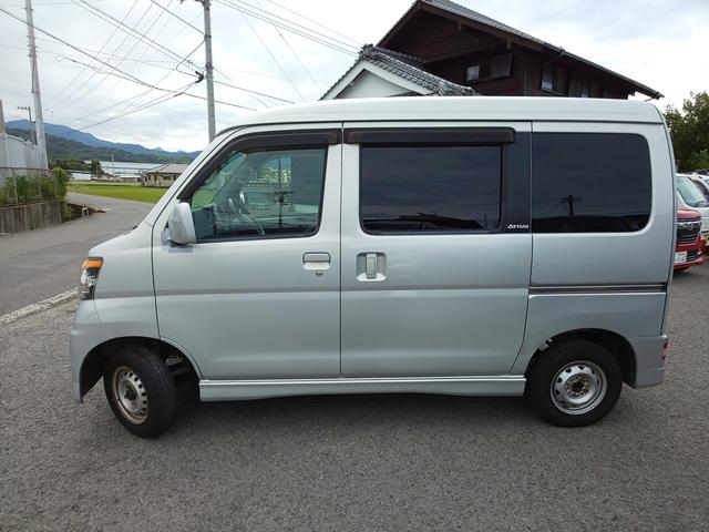 アトレーワゴン カスタムターボR 両側スライドドア HIDヘッドライト (ファインシルバーメタリック) キーレスエントリー 衝突安全ボディ ベンチシート フルフラット(5枚目)