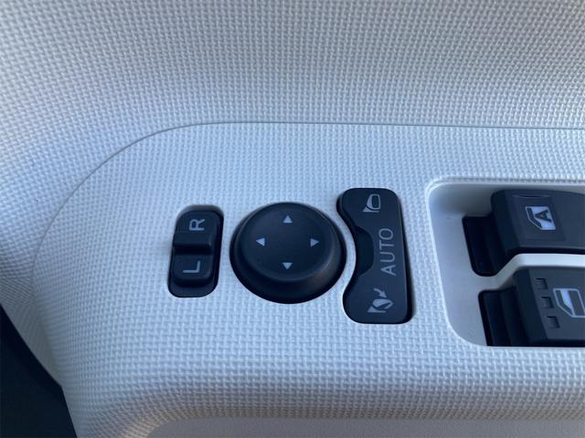 ムーヴキャンバス ストライプスＸ　衝突軽減ブレーキ　オートエアコン　アイドリングストップ　電動格納式ドアミラー　パワステ　先行車発進お知らせ機能　車線逸脱警報機能　路外逸脱抑制機能　ふらつき警報機能　軽自動車６６０ｃｃ（8枚目）