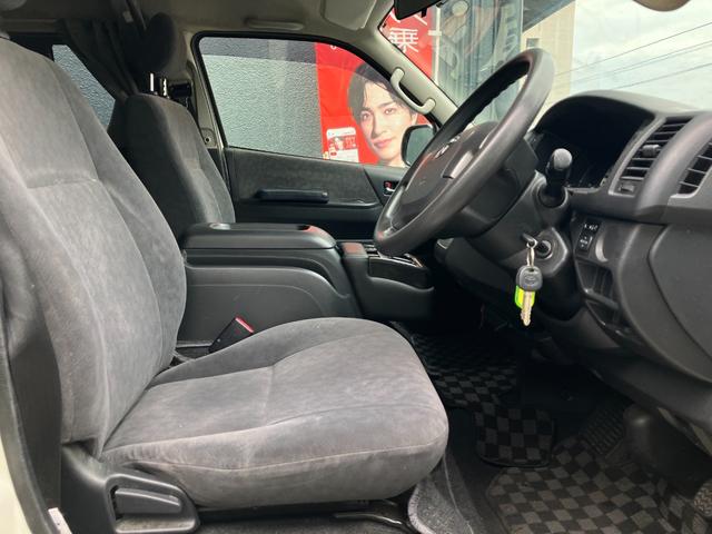 ハイエースワゴン キャンピングカー フルセグテレビ キーレスエントリー メモリーナビ バックカメラ ABS キャンピングカー(バンコン) 電動格納ミラー 走行充電 インバーター 外部電源取り込み 座席兼用ベッド シンク 電子レンジ(21枚目)