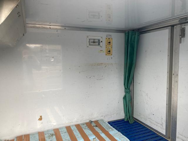 ミニキャブトラック 　冷蔵冷凍車　最低温度マイナス２０℃　エアコン　５速ミッション（14枚目）