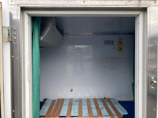 　冷蔵冷凍車　最低温度マイナス２０℃　エアコン　５速ミッション(15枚目)