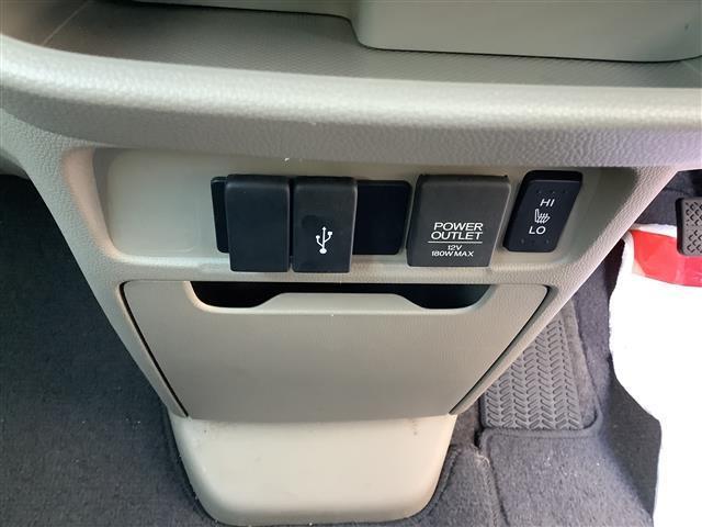 G SSコンフォートパッケージ 禁煙車 衝突軽減ブレーキシステム 電動格納ミラー オートライト ステアリングスイッチ USB充電 オートエアコン ナビ付(12枚目)