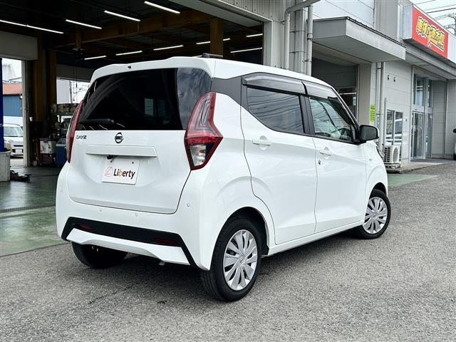 デイズ Ｓ　ＥＴＣ　バックカメラ　ＴＶ　クリアランスソナー　衝突被害軽減システム　オートライト　キーレスエントリー　アイドリングストップ　電動格納ミラー　ベンチシート　ＣＶＴ　盗難防止システム（5枚目）