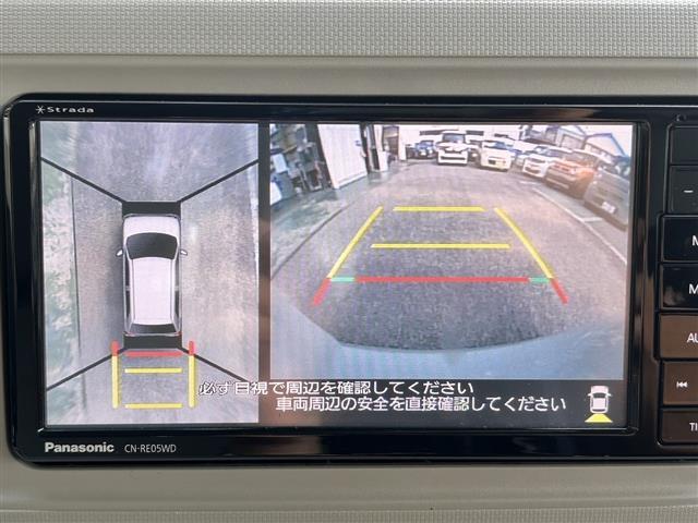 【全方位型モニター】クルマを上空から見下ろしているかのように、直感的に周囲の状況を把握できる全方位型モニター。狭い場所での駐車でも周囲が映像で確認できます。