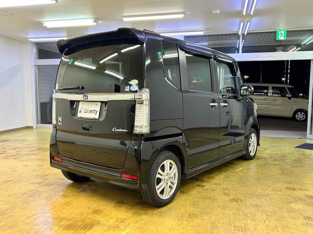 Ｎ－ＢＯＸカスタム Ｇ・Ｌパッケージ　ＥＴＣ　バックカメラ　両側スライド・片側電動　ＴＶ　オートライト　ＨＩＤ　スマートキー　アイドリングストップ　電動格納ミラー　ベンチシート　ＣＶＴ　盗難防止システム　ＡＢＳ　ＥＳＣ　ＣＤ　ＤＶＤ再生（13枚目）