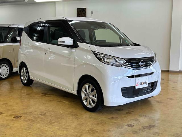 デイズ Ｘ　全周囲カメラ　ナビ　ＴＶ　クリアランスソナー　衝突被害軽減システム　オートライト　スマートキー　アイドリングストップ　電動格納ミラー　ベンチシート　ＣＶＴ　盗難防止システム　ＡＢＳ（9枚目）