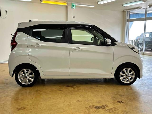 デイズ Ｘ　全周囲カメラ　ナビ　ＴＶ　クリアランスソナー　衝突被害軽減システム　オートライト　スマートキー　アイドリングストップ　電動格納ミラー　ベンチシート　ＣＶＴ　盗難防止システム　ＡＢＳ（10枚目）