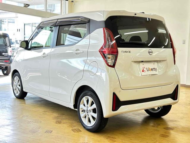 デイズ Ｘ　全周囲カメラ　ナビ　ＴＶ　クリアランスソナー　衝突被害軽減システム　オートライト　スマートキー　アイドリングストップ　電動格納ミラー　ベンチシート　ＣＶＴ　盗難防止システム　ＡＢＳ（13枚目）