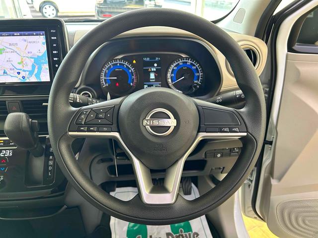 デイズ Ｘ　全周囲カメラ　ナビ　ＴＶ　クリアランスソナー　衝突被害軽減システム　オートライト　スマートキー　アイドリングストップ　電動格納ミラー　ベンチシート　ＣＶＴ　盗難防止システム　ＡＢＳ（16枚目）