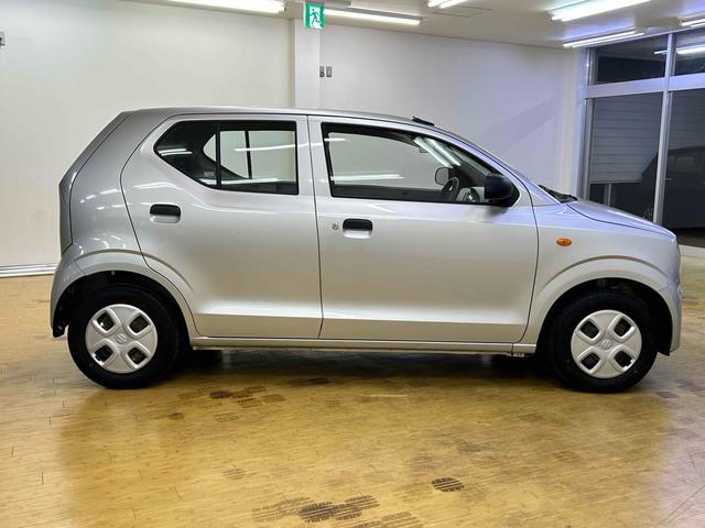 アルト Ｆ　キーレスエントリー　ＡＴ　盗難防止システム　ＡＢＳ　ＥＳＣ　ＣＤ　ミュージックプレイヤー接続可　衝突安全ボディ　エアコン　パワーステアリング　パワーウィンドウ　運転席エアバッグ（8枚目）