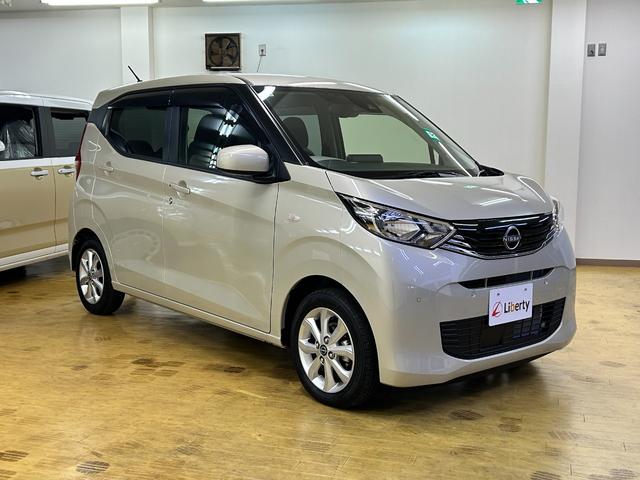 デイズ X バックカメラ ナビ TV クリアランスソナー 衝突被害軽減システム オートライト スマートキー アイドリングストップ 電動格納ミラー ベンチシート CVT 盗難防止システム ABS(3枚目)