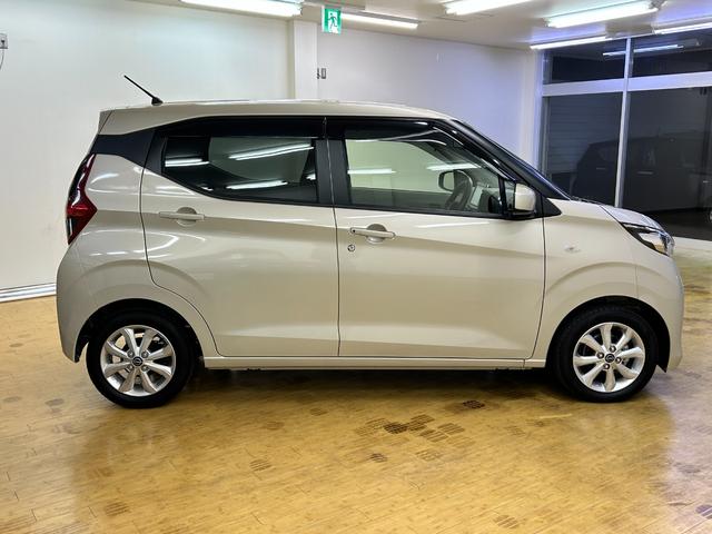 デイズ X バックカメラ ナビ TV クリアランスソナー 衝突被害軽減システム オートライト スマートキー アイドリングストップ 電動格納ミラー ベンチシート CVT 盗難防止システム ABS(4枚目)