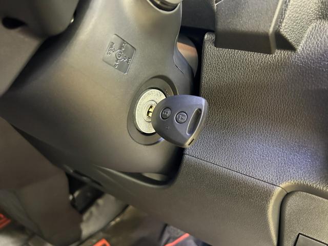 ハイゼットカーゴ ＤＸ　ＡＴ　衝突被害軽減システム　クリアランスソナー　ドライブレコーダー　ＥＴＣ　両側スライドドア　キーレスエントリー　アイドリングストップ　オートライト　ＡＢＳ　ＥＳＣ　エアコン（16枚目）