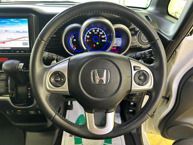 自ら操るハンドル！ドライバーの生命線です。お客様の目で実際にご確認ください。