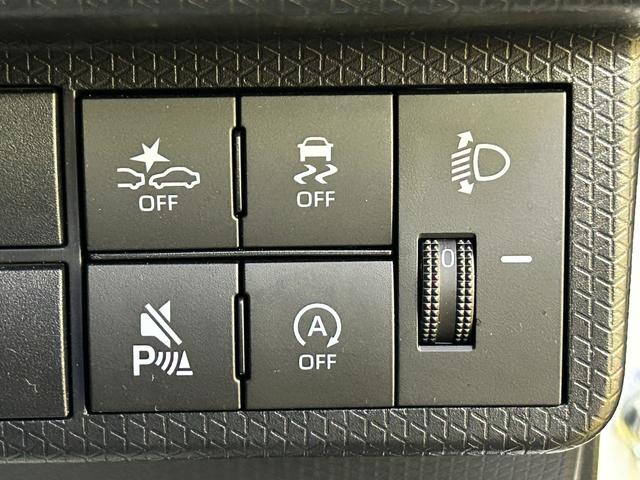 『アイドリングストップ』クルマが停車すると自動的にエンジンを停止し、無駄な燃料消費や排出ガスを抑えます。素早くエンジンを再始動させるなど、ドライバーの感覚とズレのない自然な制御を目指しています。